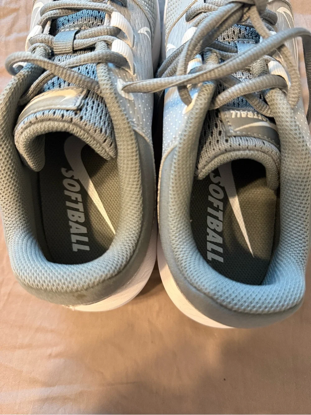 NWOT Nike Gray and White Women's Softball Hyperdiamond 4 Cleats
